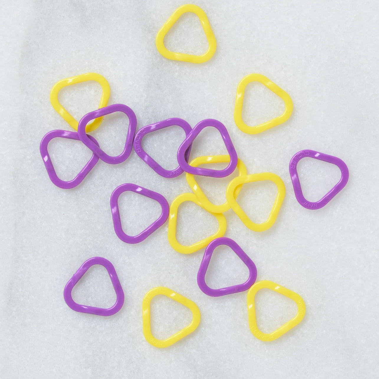 Clover Stitch Markers Triangle (Medium) (Bag of 3)