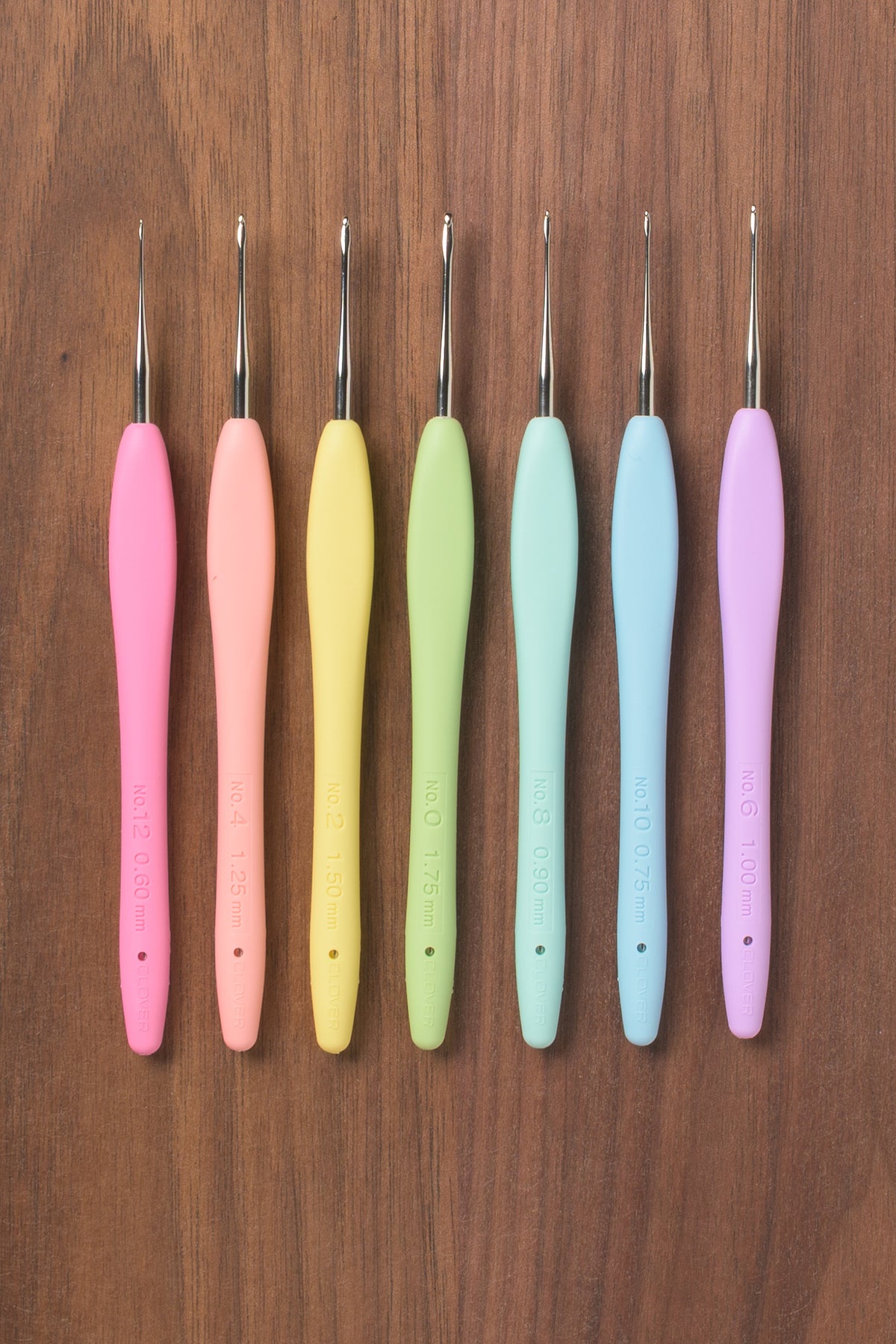 Clover Amour Steel Crochet Hook Set