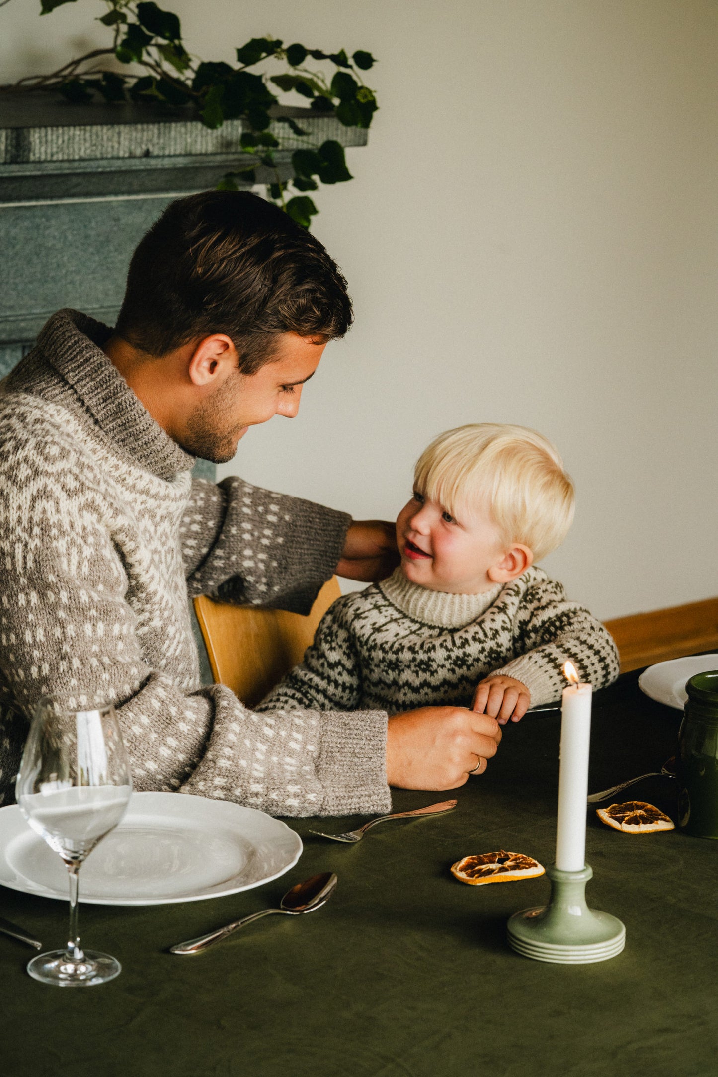 Jul No 6 by Augustins for Hillesvåg